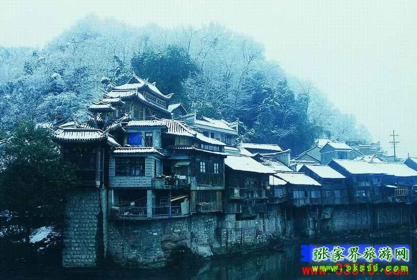 長(zhǎng)沙往返A(chǔ)8線：鳳凰古城、梵凈山、德夯苗寨汽車三日游