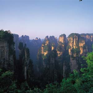 單獨(dú)成團(tuán)N線：張家界、天子山、寶峰湖、猛洞河漂流、鳳凰古城四晚五日湘西全景游